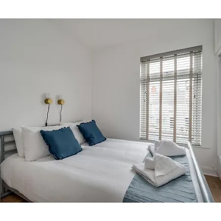Central Belfast Apartments Belfast Work-Rest-Play R&R Room photo
