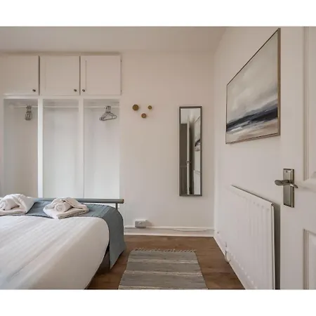 Central Belfast Apartments Belfast Work-Rest-Play R&R Room photo